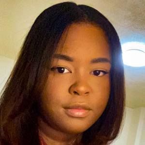 Meet your Posher, Alexia